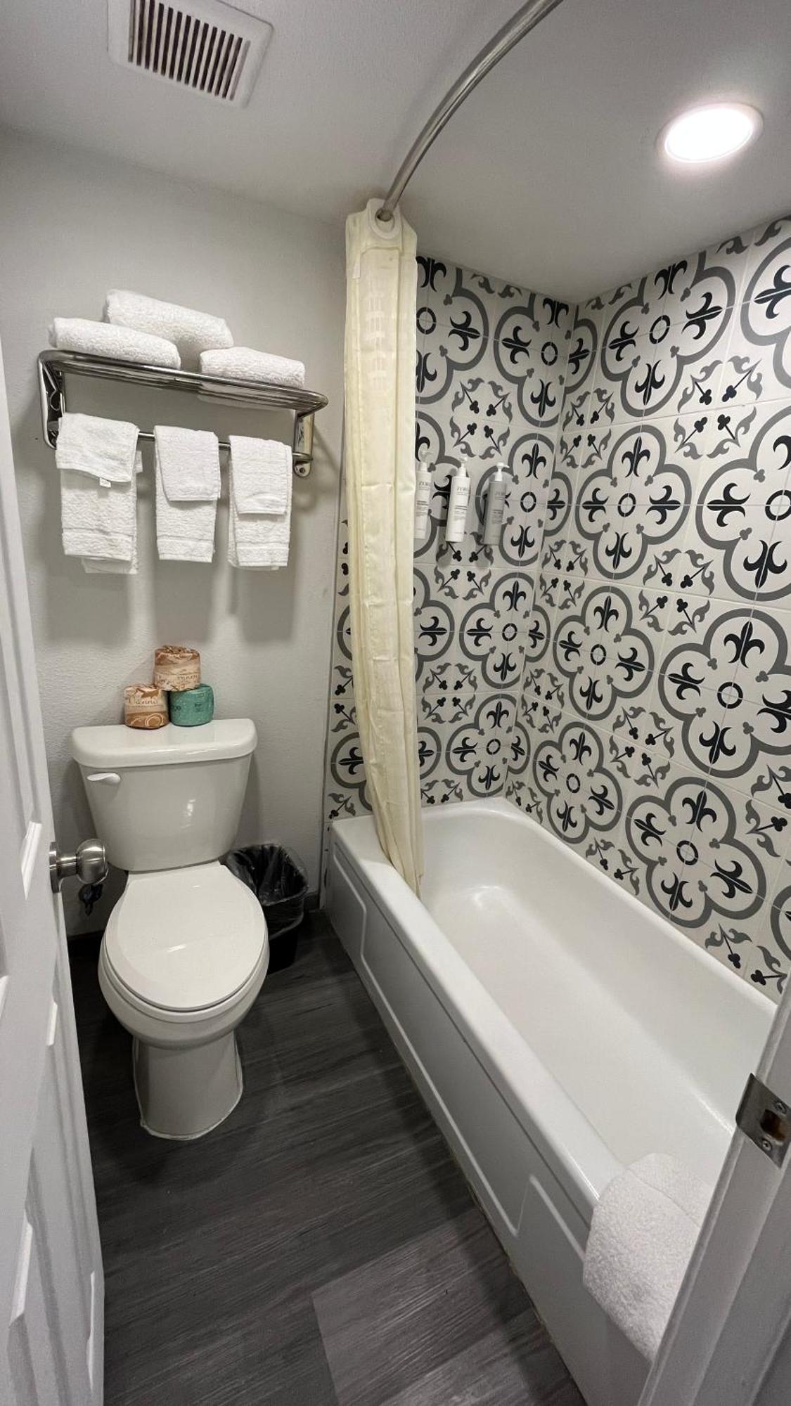 Town Place Studio Apartment Snyder Exterior photo